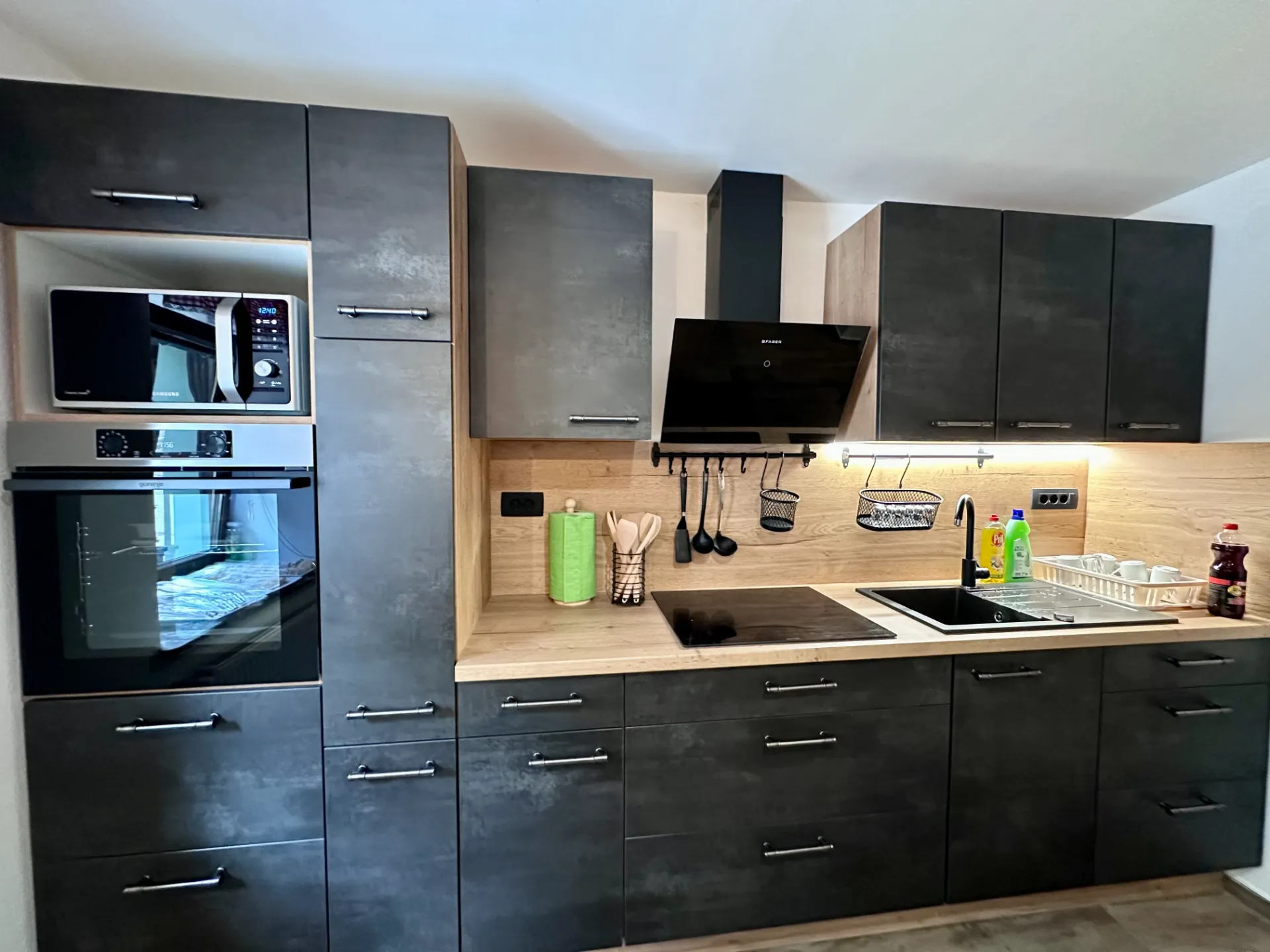 hostel-bajta-kroparica-kitchen