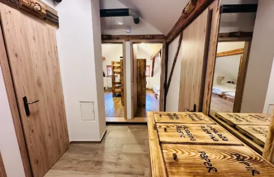 6-bed-mixed-dormitory-room