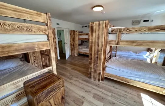 bed-in-8-bed-mixed-room2