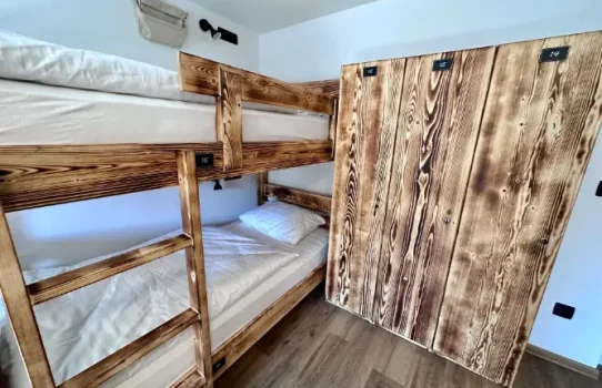 bed-in-8-bed-mixed-room3